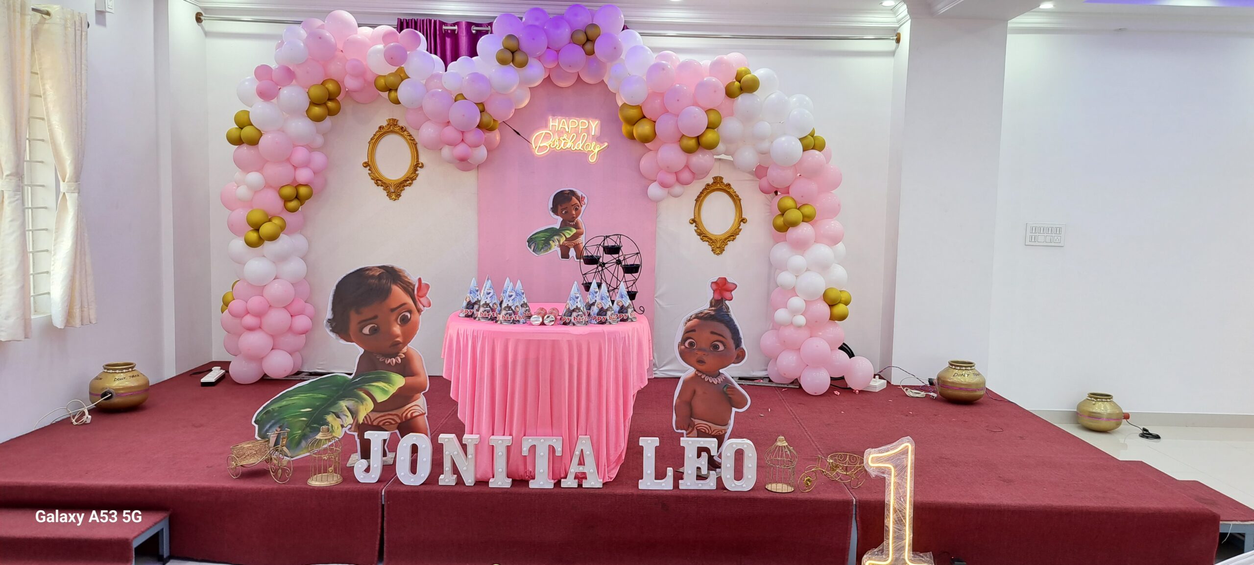 Moana-themed Gold, Pink and White Balloon Decoaration