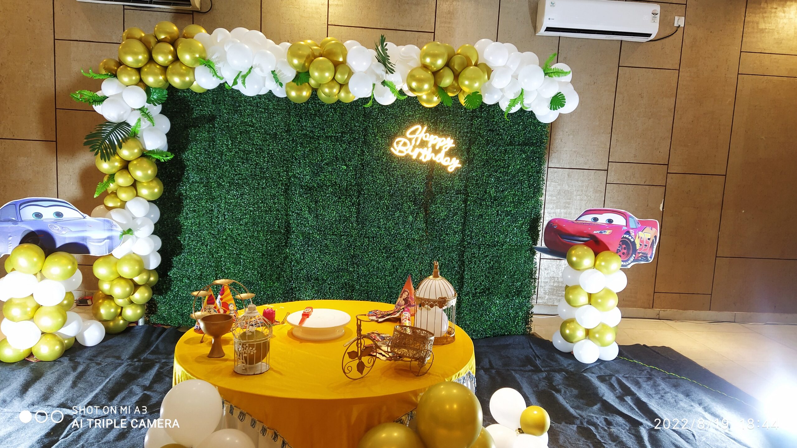 Metallic Gold and White Balloon Decoration