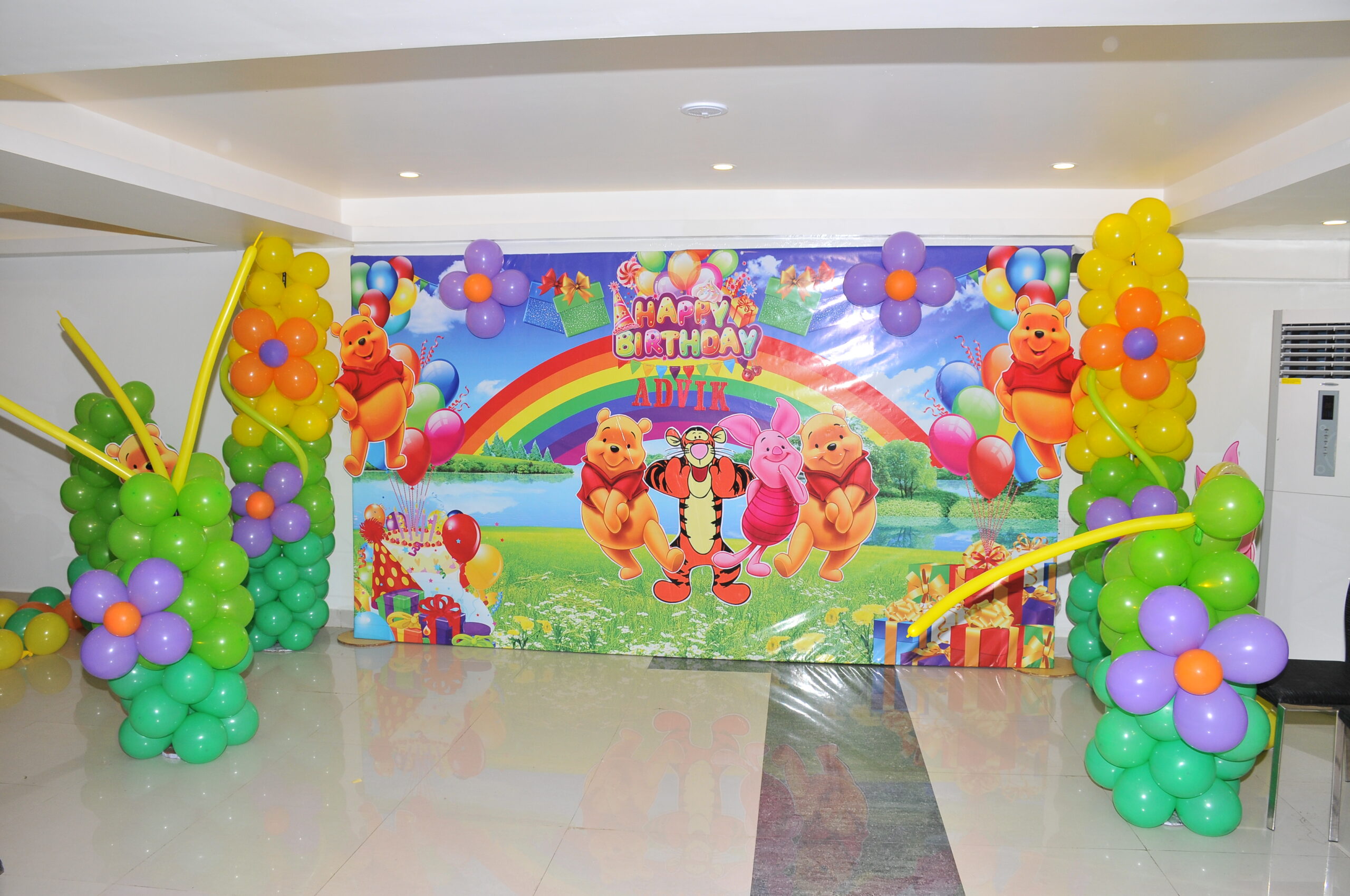 Winnie-the-Pooh-themed Multicolour Balloon Decoration