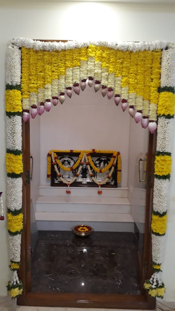 Lotus Buds with White and Yellow Samanti Decoration
