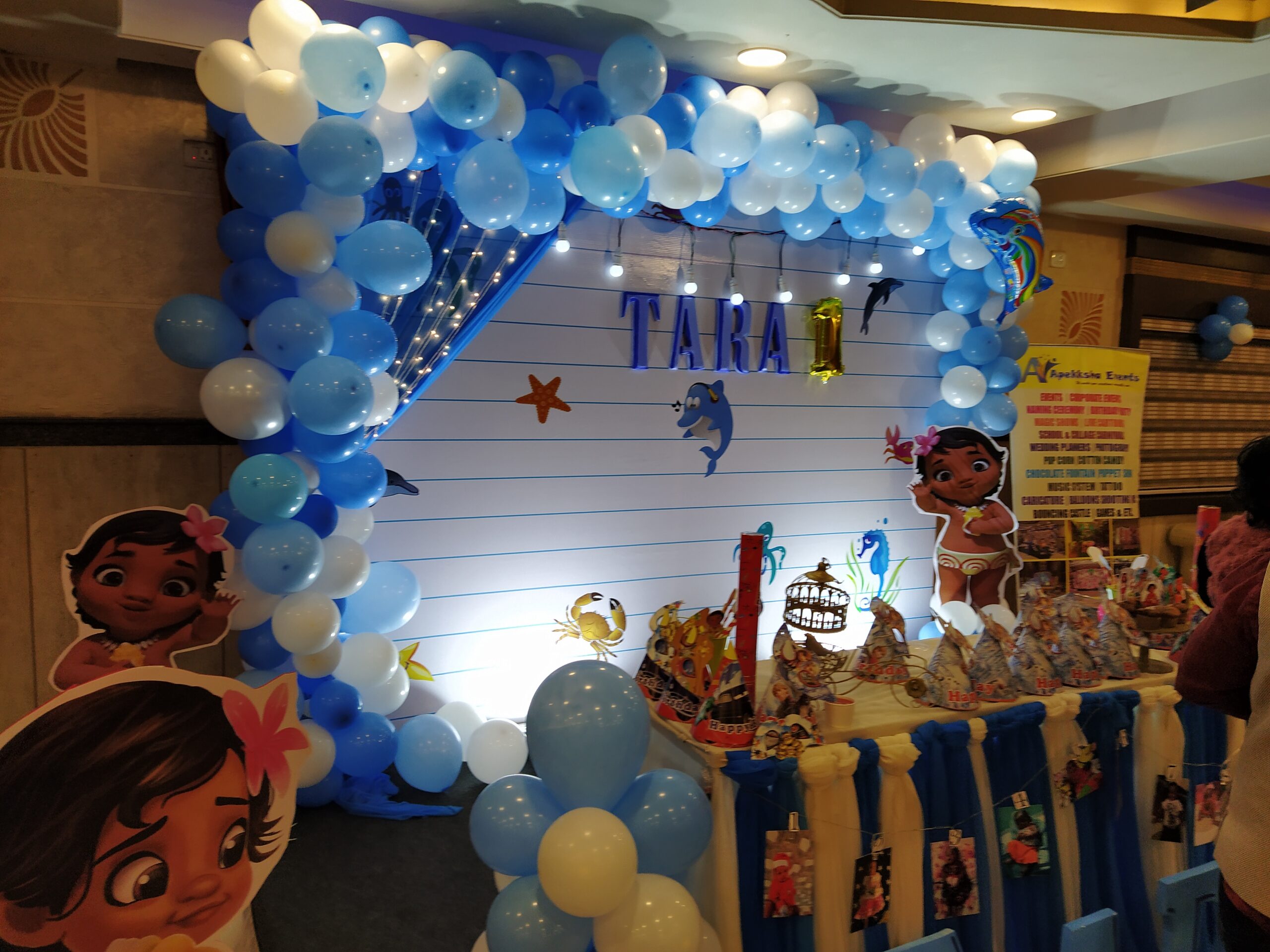 Moana-Themed Blue and White Balloon Decoration