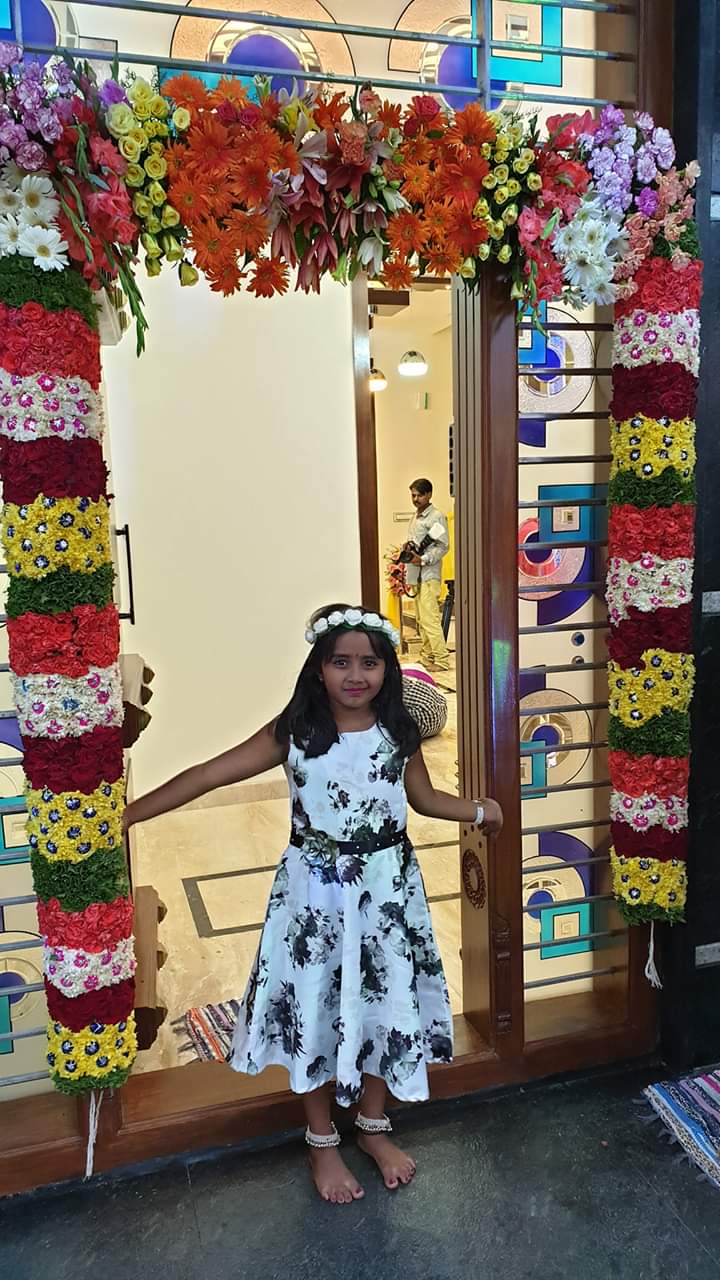 Grand Gerbera, Rose and Other Flowers Entrance Decoration