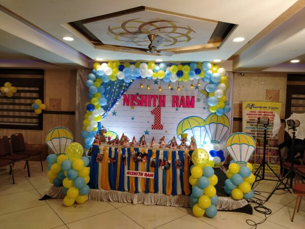 Dotted Blue, Yellow and White Balloon Parachute Decoration