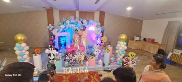 Grand Cartoon-themed Multicolour Balloons Decoration
