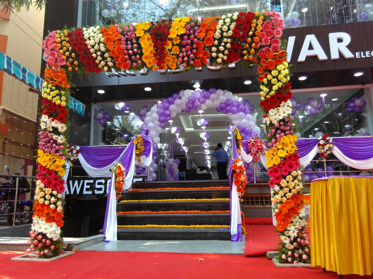 Gerbera, Rose and Balloons Grand Decoration for Events