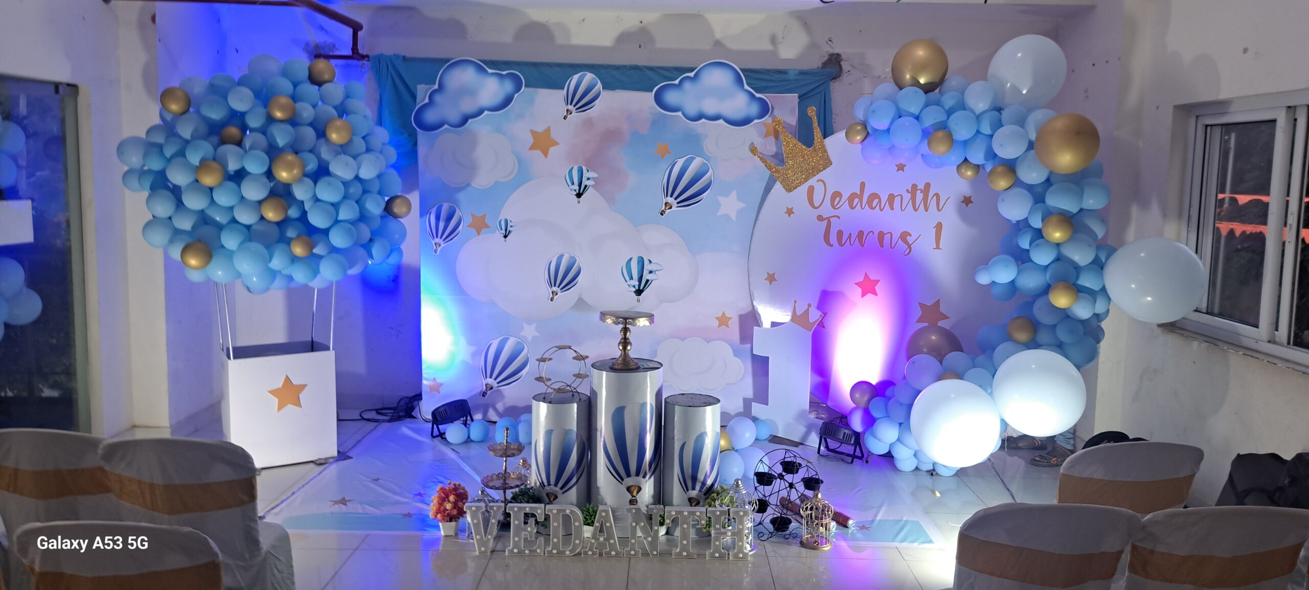 Sky and Parachute-themed Balloon Decoration
