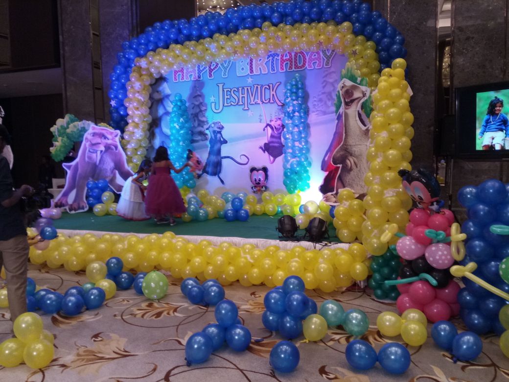 Jungle-themed Premium Multicolour Balloon Decoration