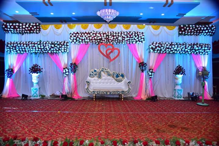 Grand Red and White Gerbera Floral Decoration