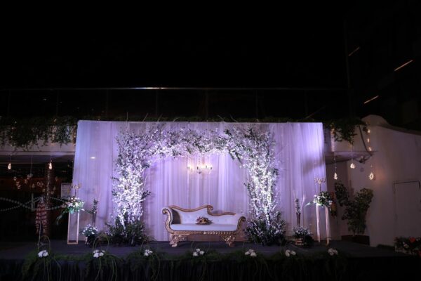 Grand Beautiful White Floral Decoration for Wedding