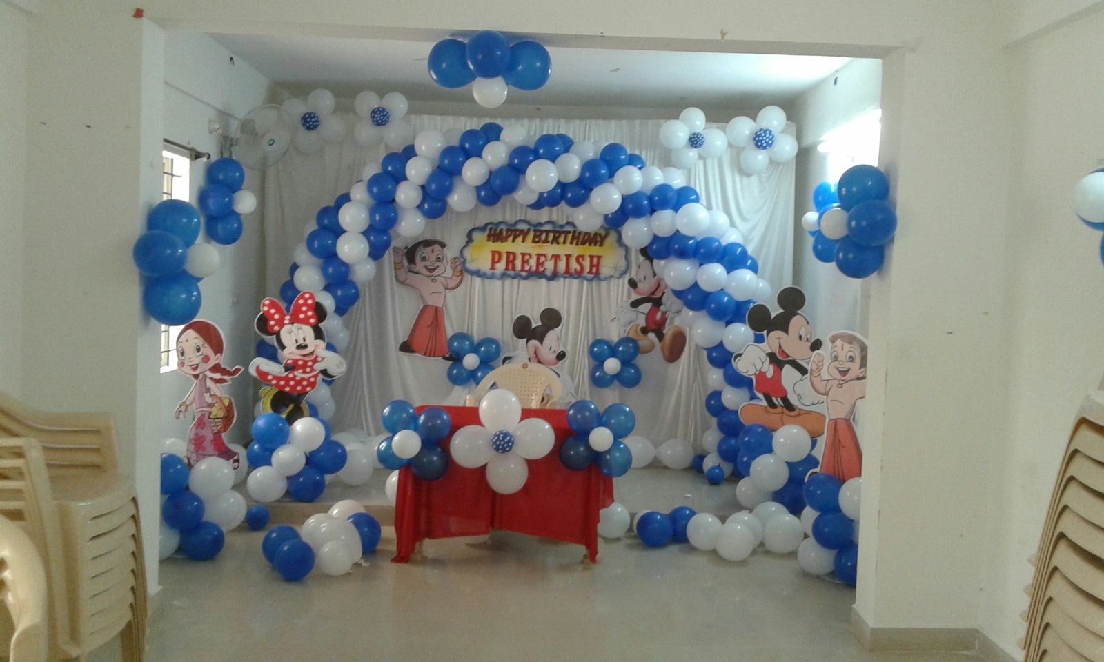 Cartoon-Themed Blue and White Balloon decor