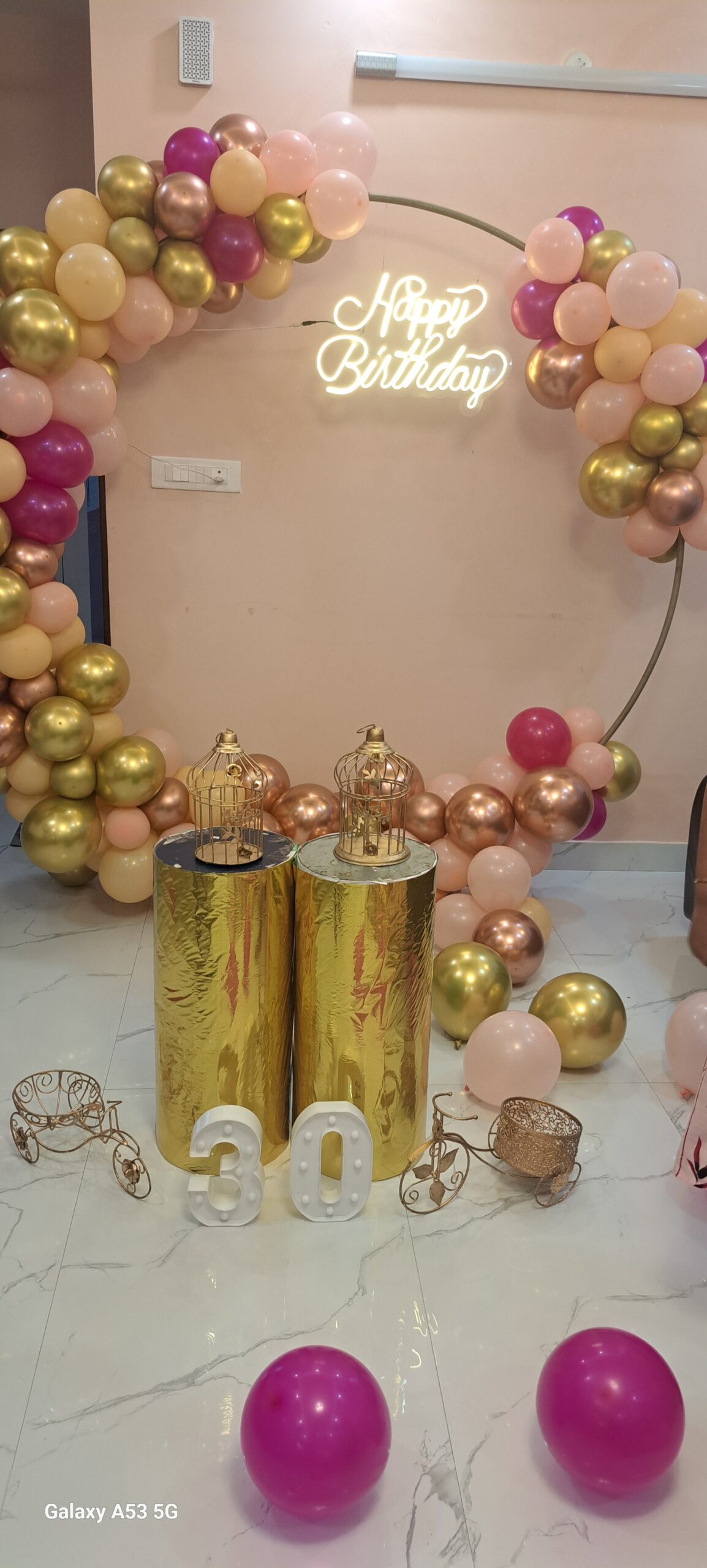 Metallic Balloons Ring Decoration