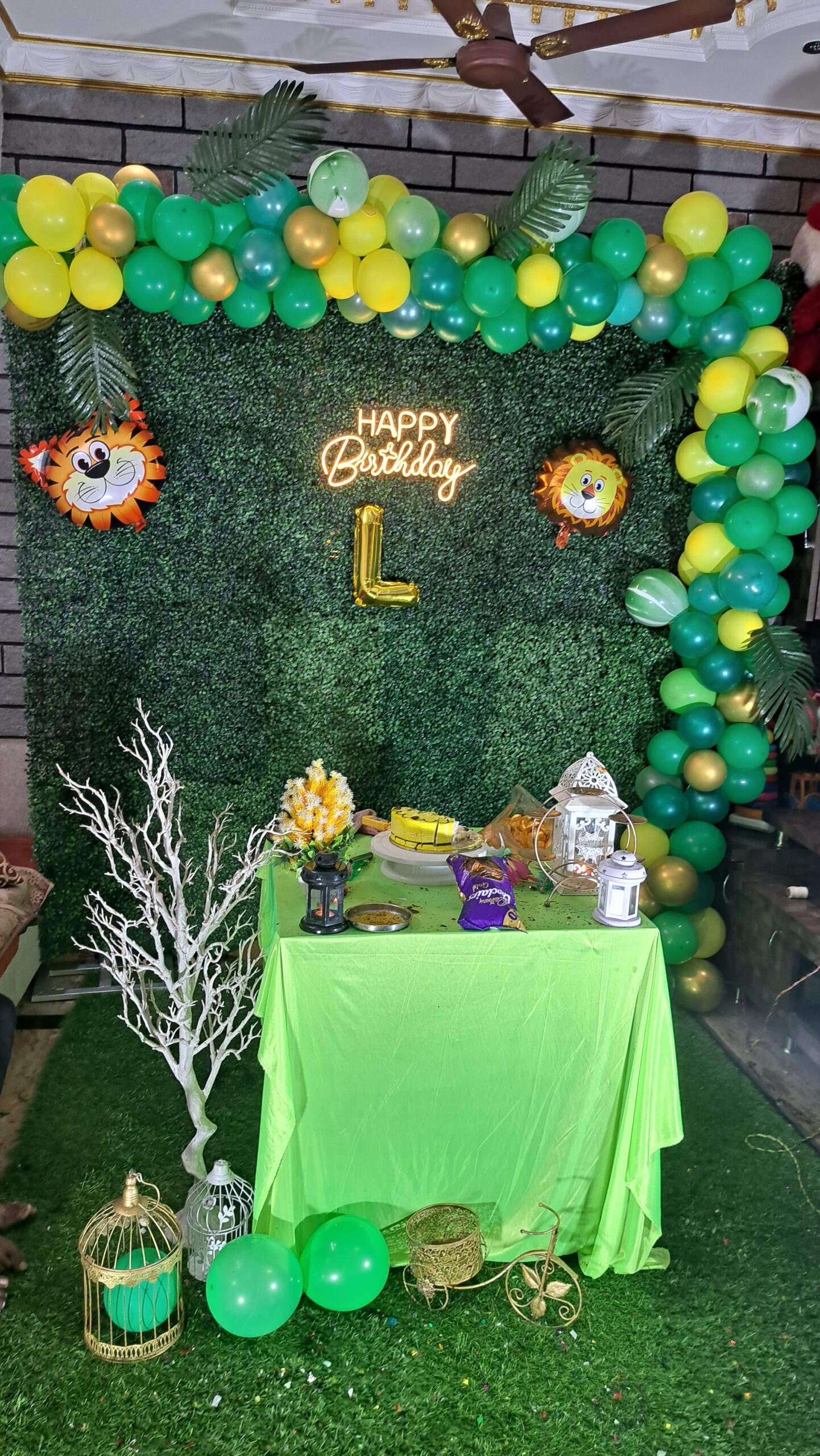 Beautiful Green, Gold and Yellow Balloon Decoration