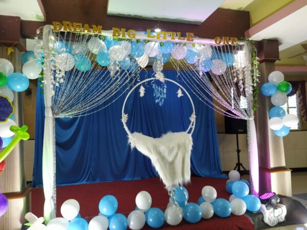 Blue and White Dreamy Balloon Decoration