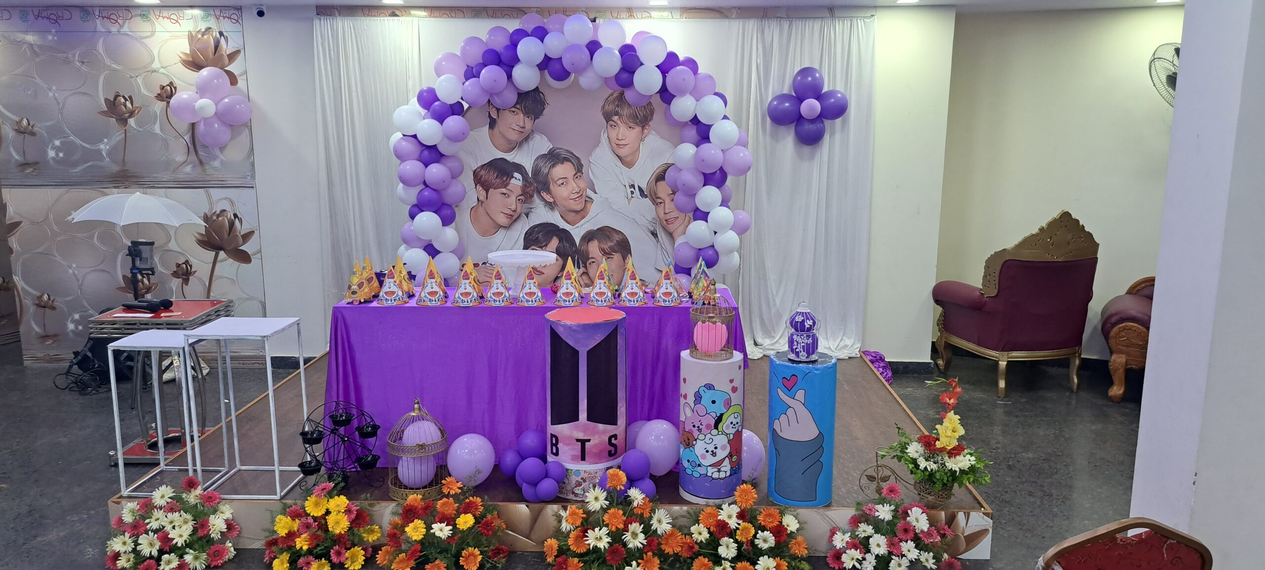 BTS-themed Purple and White Balloon Decoration