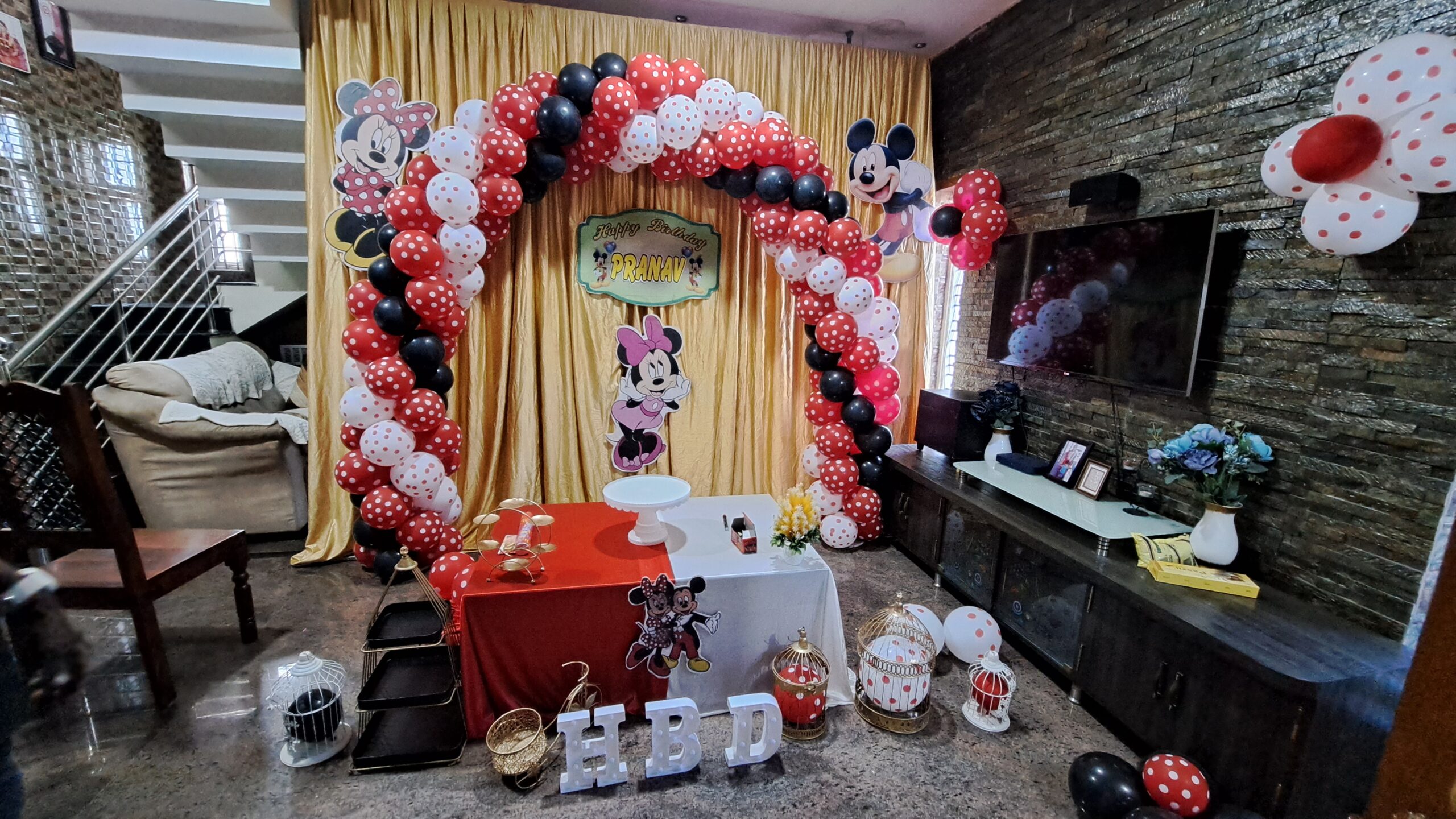 Mickey Mouse-themed Dotted Balloon Decoration