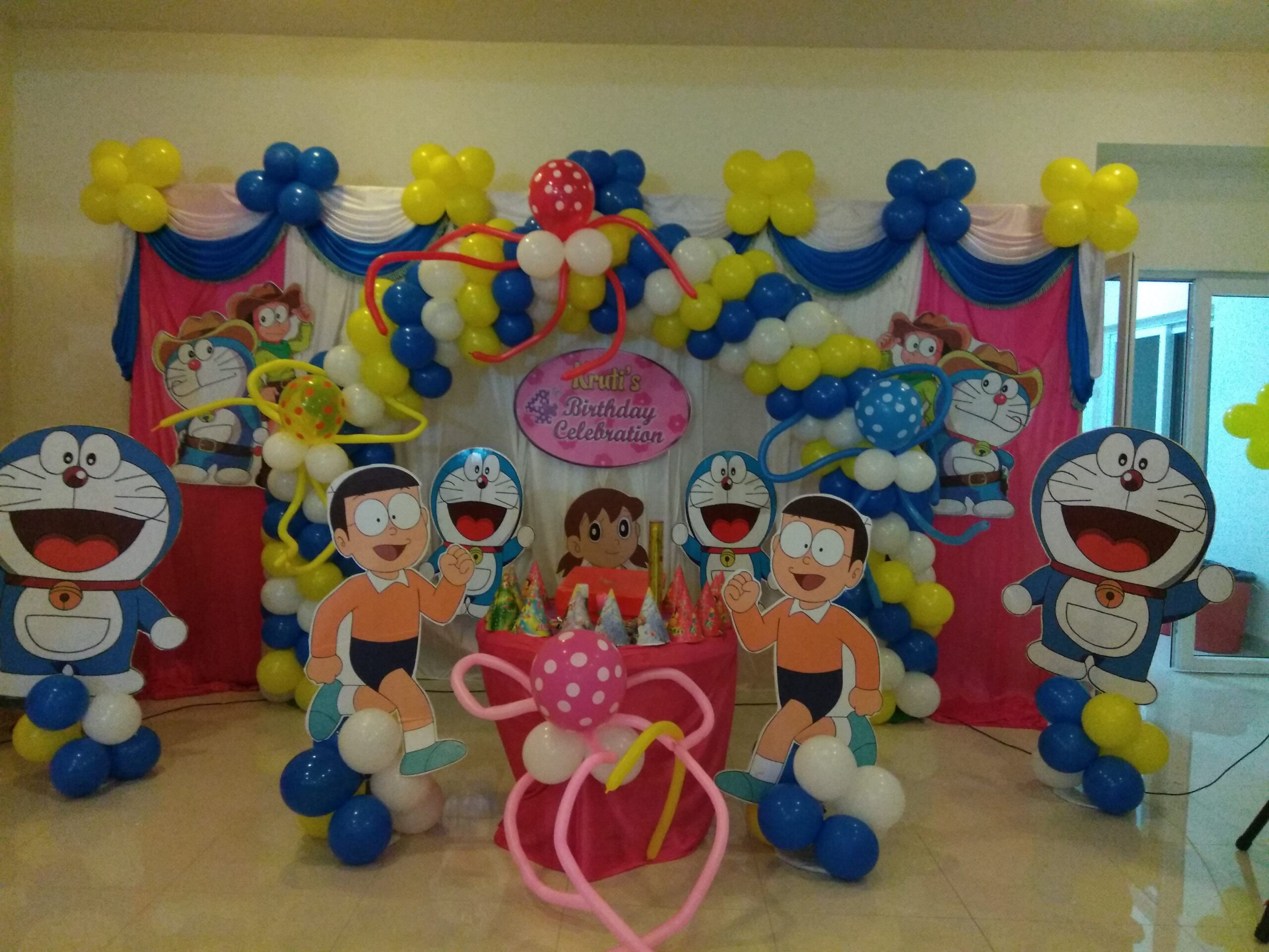 Doraemon-themed Blue, White and Yellow Balloons Decor