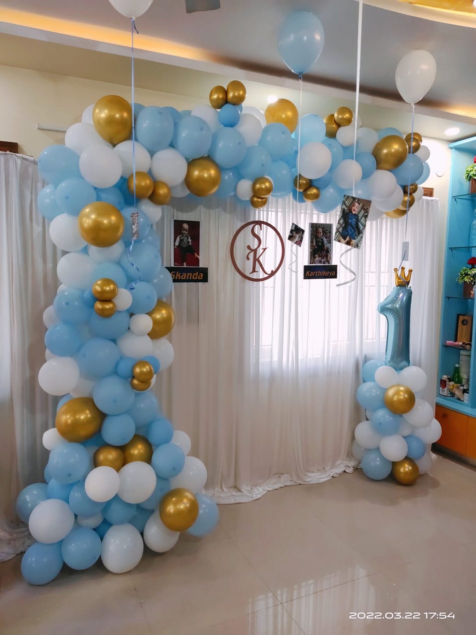 Metallic Gold, Blue and White Balloon Decoration
