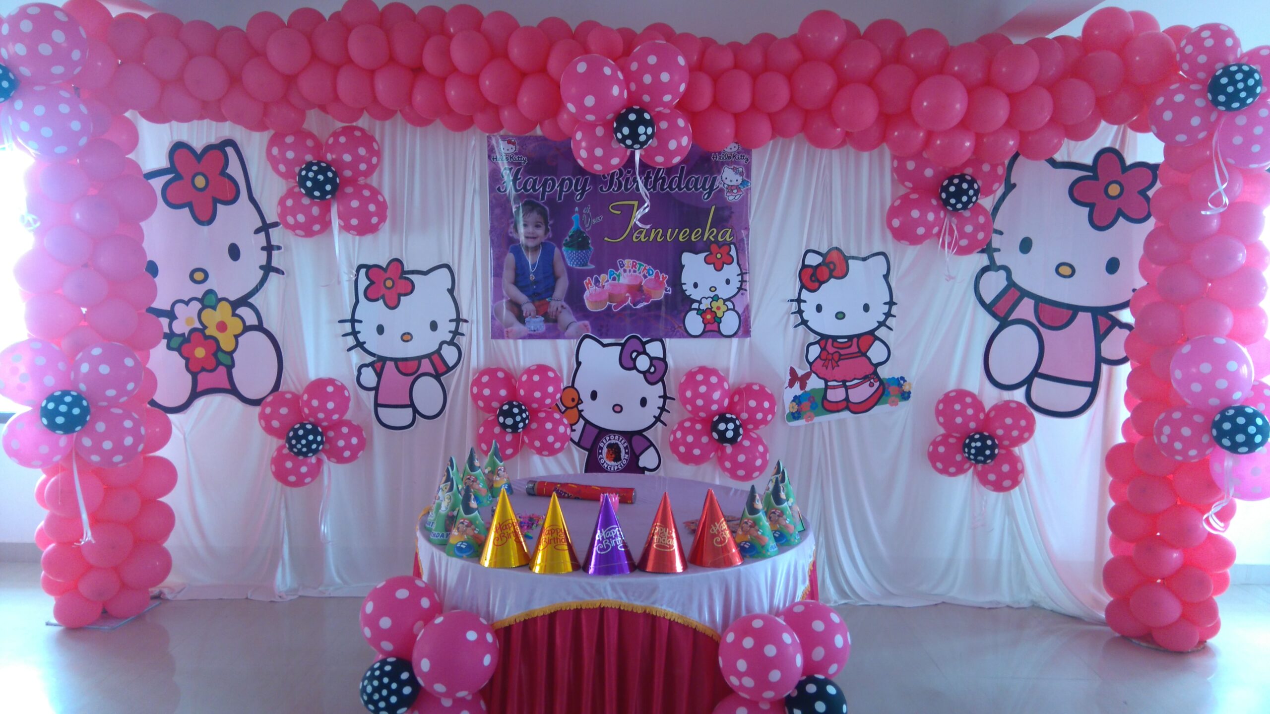 Hello Kitty-themed Pink Balloon Decoration