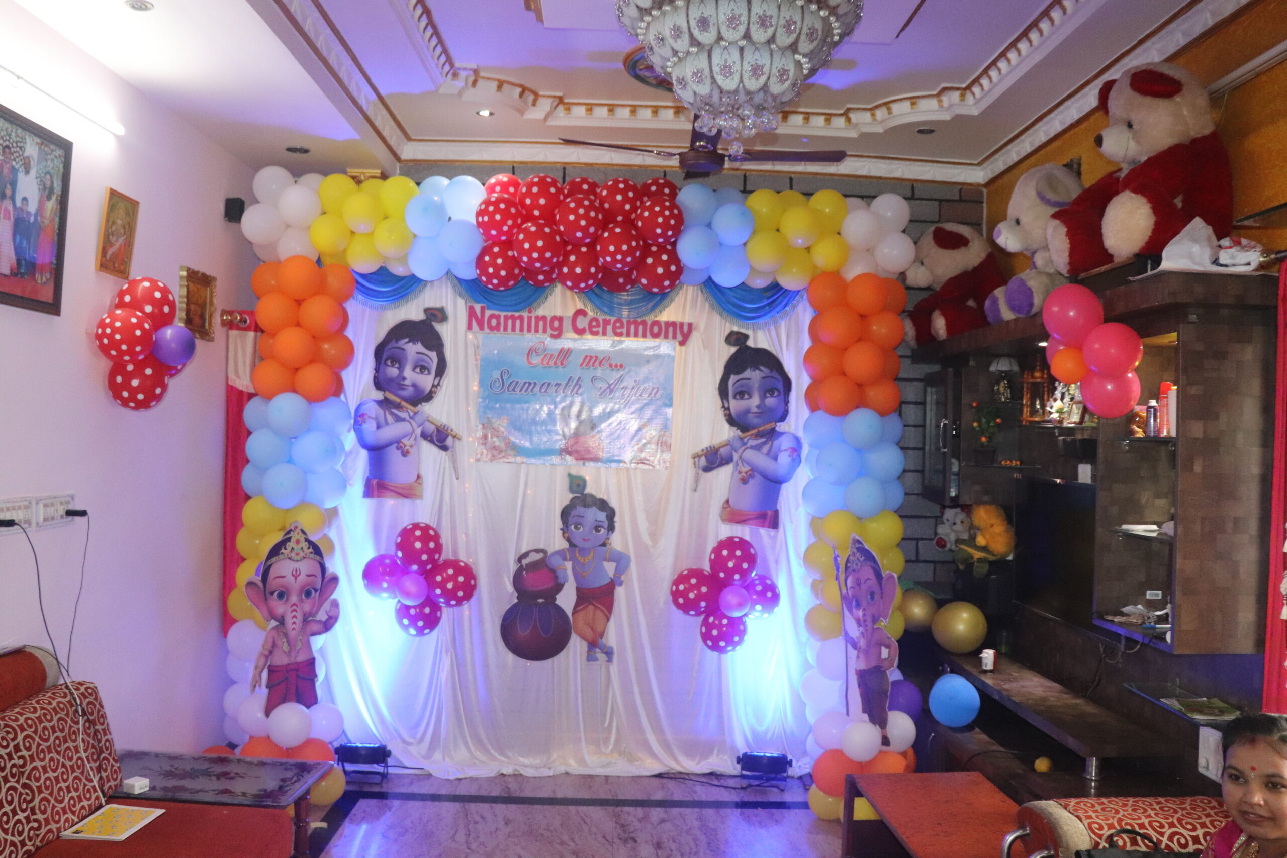 Ganesha and Krishna-themed Multicoloured Dotted balloon Decor