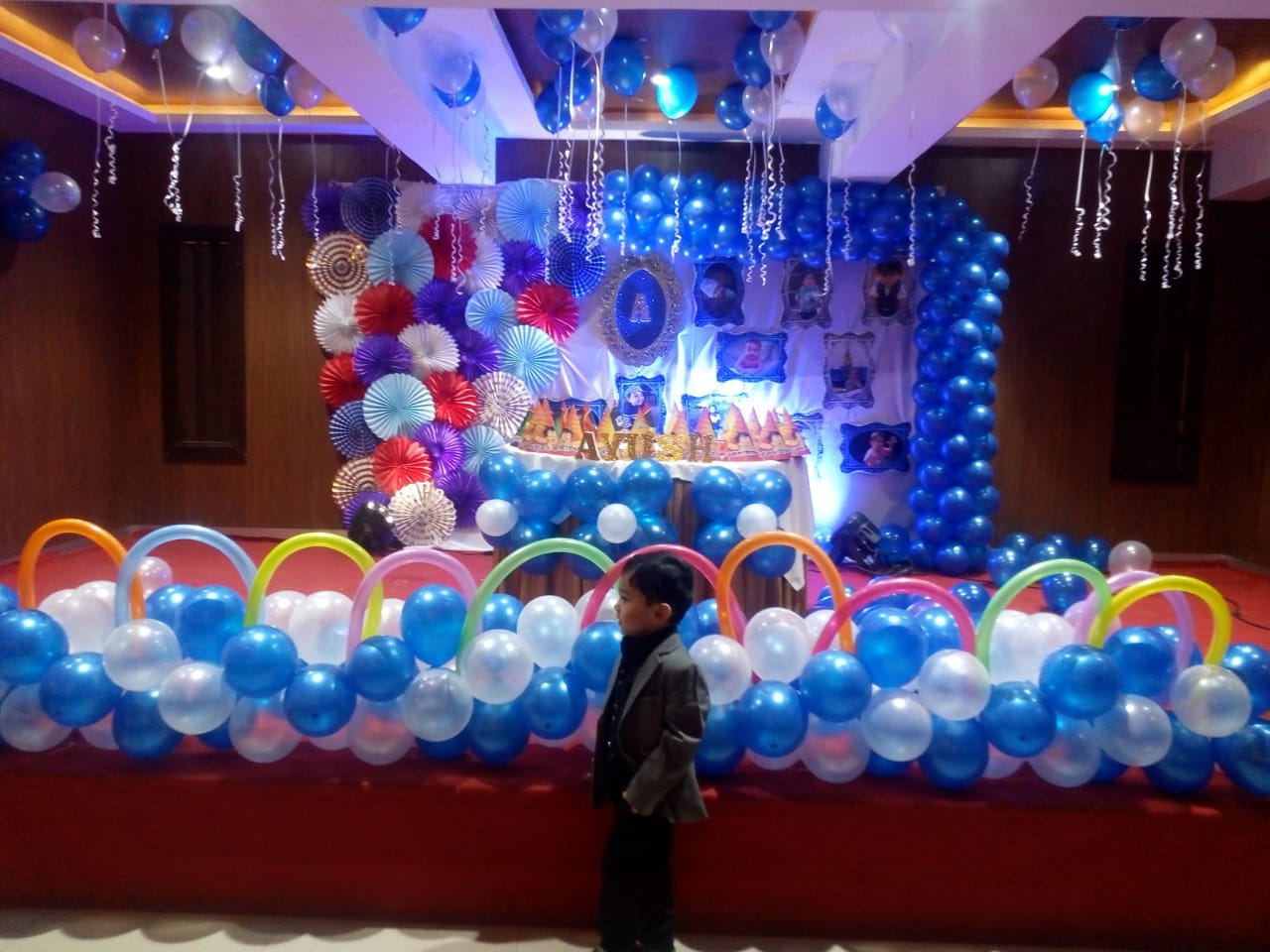 Metallic Blue and White Balloon Decoration