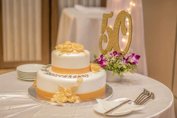 Grand Gold-themed Birthday Party Decoration Package - Image 5