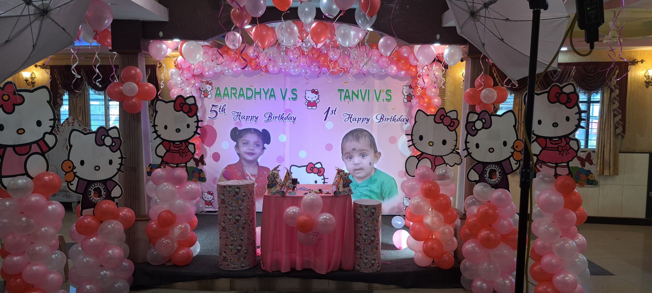 Hello Kitty-Themed Metallic Pink Balloon Decoration
