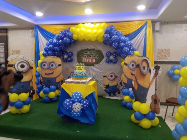 Minion-Themed Dotted Blue and Yellow Balloon Decoration